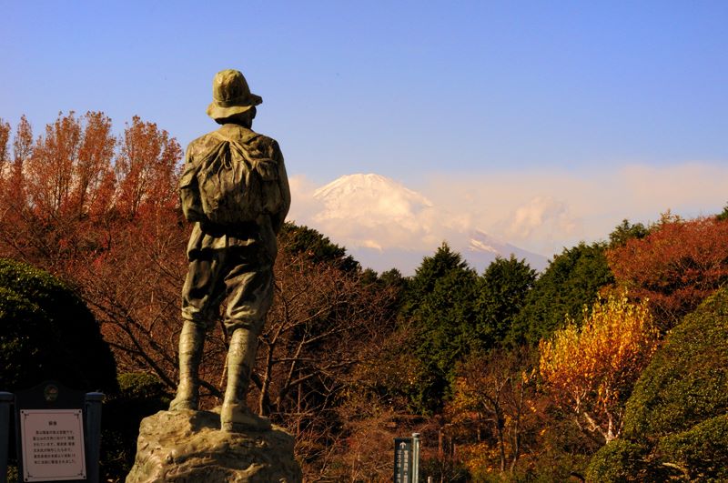 秋の御殿場を彩る、富士山と紅葉の絶景。